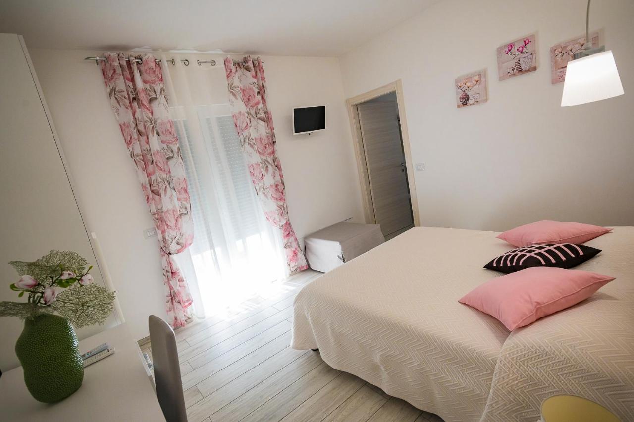 Pineta Del Mare Bed & Breakfast Алба Адриатика Екстериор снимка