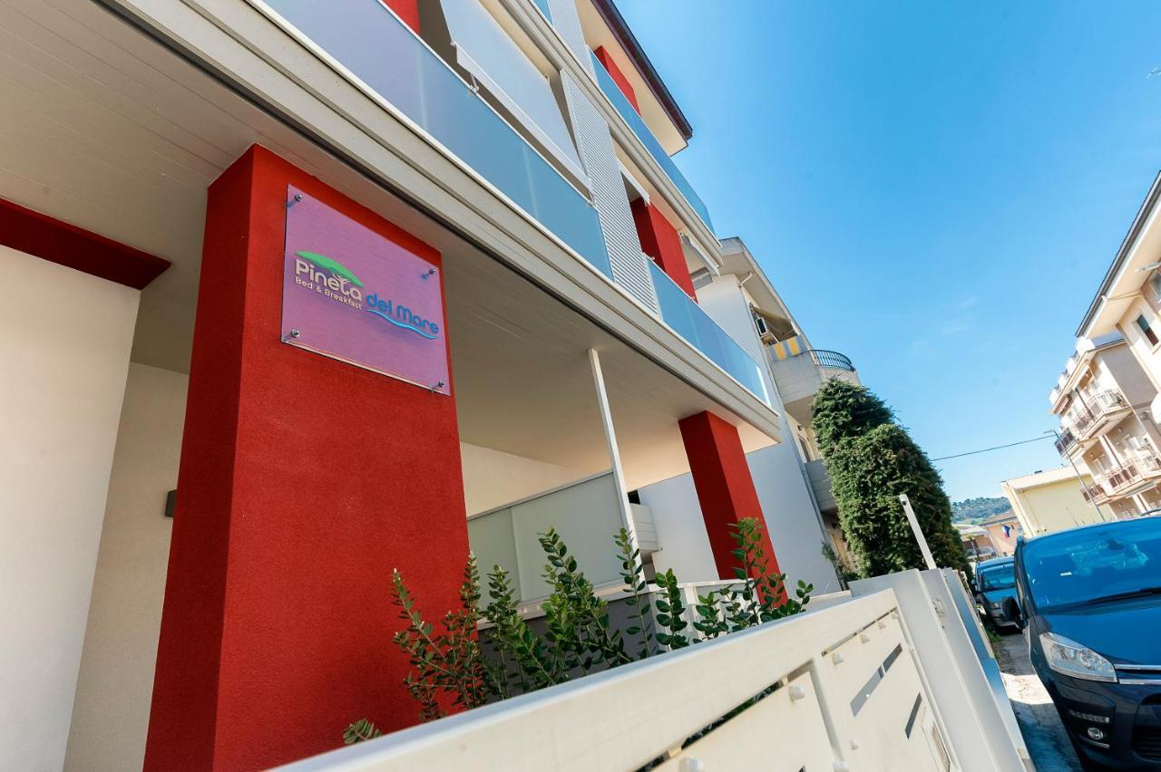 Pineta Del Mare Bed & Breakfast Алба Адриатика Екстериор снимка